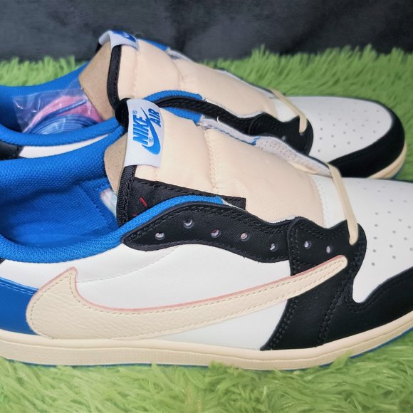 Travis Scott x fragment design x Air Jordan 1 Low